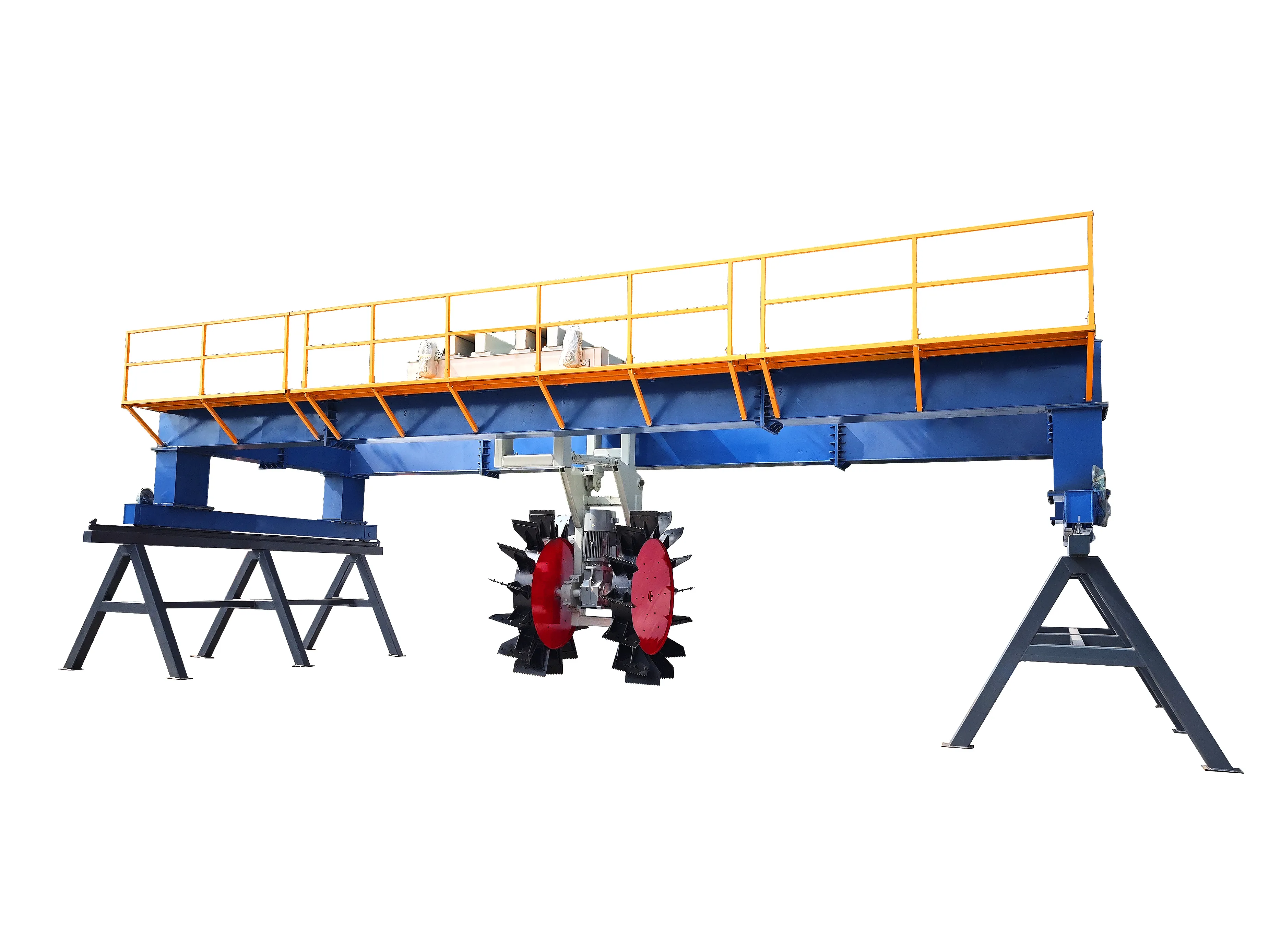 Wheel-type compost agitator